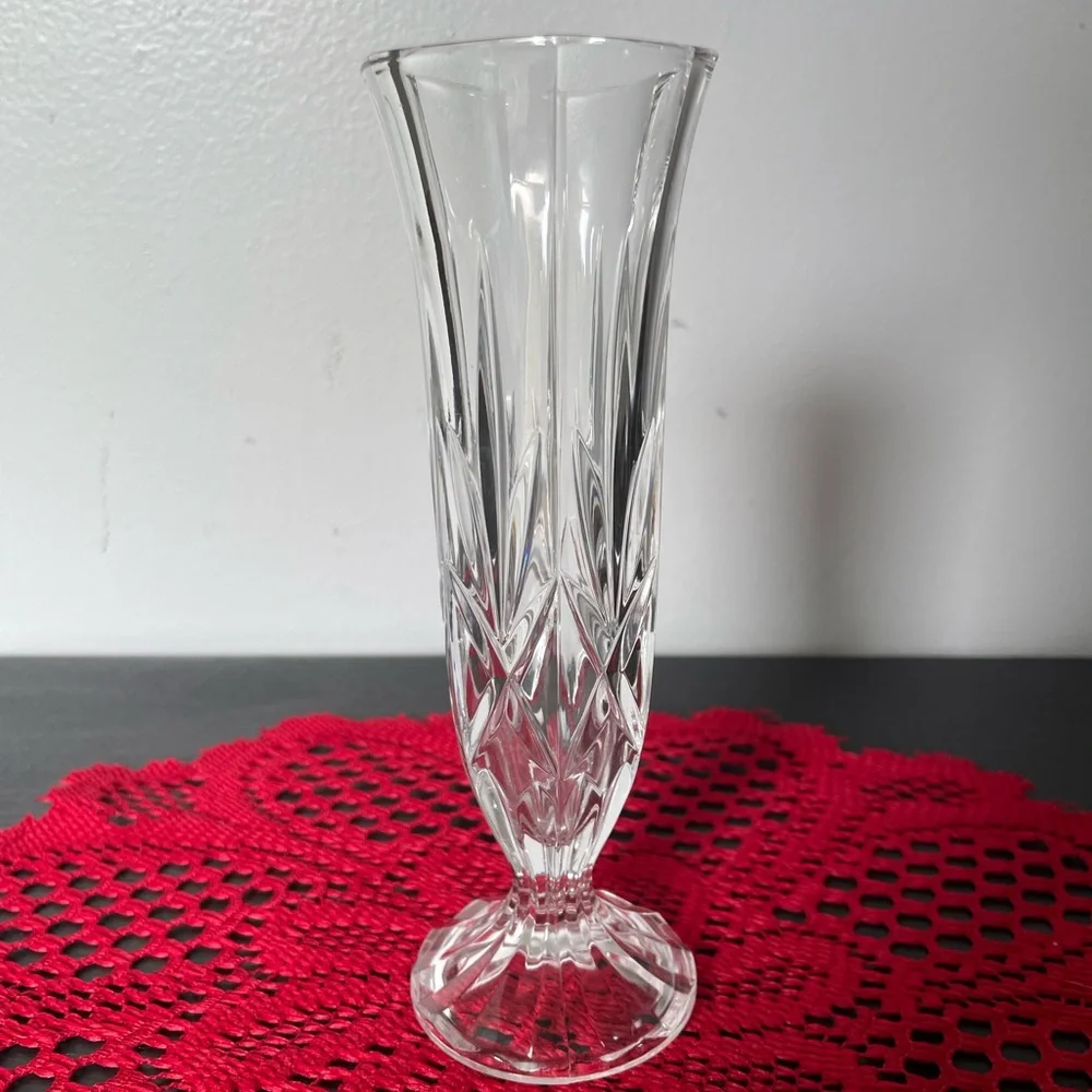 Elegant Clear Crystal Bud Vase